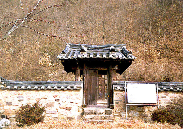 숭정처사유허비각정면