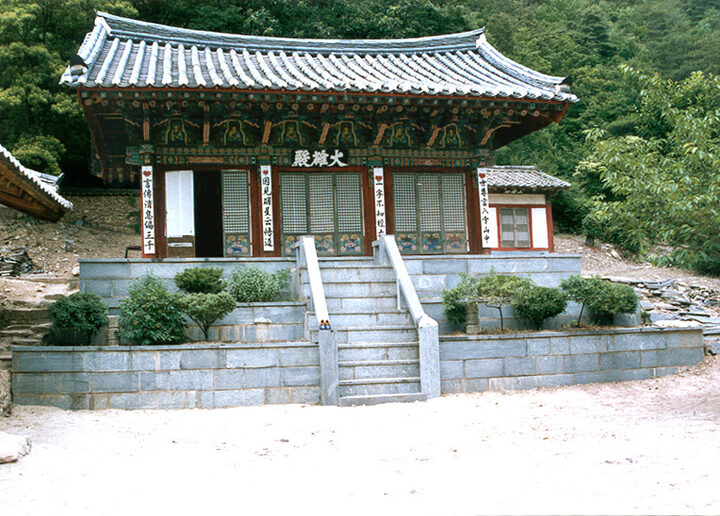수정사대웅전
