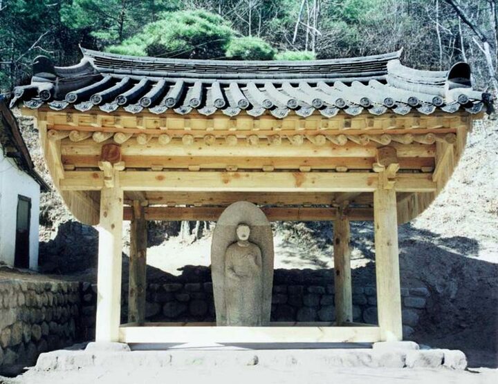 경주근계리입불상전면