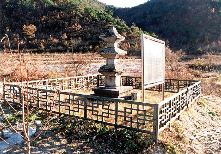 영천공덕동삼층석탑측면