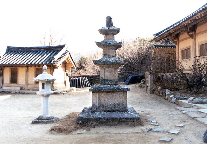 은해사거조암삼층석탑