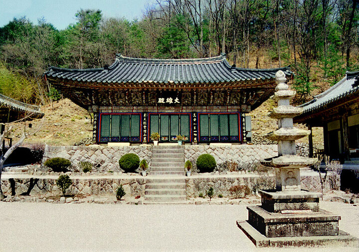 청암사대웅전