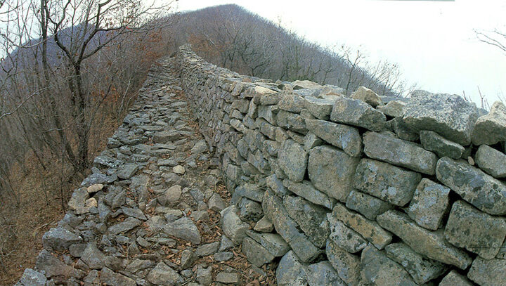 금돌성전경