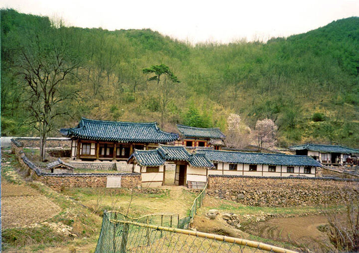 안산영당전경