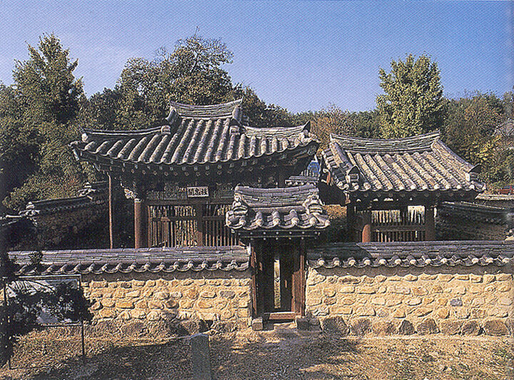 정충비각