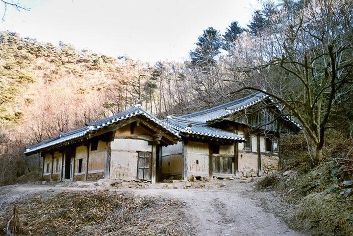 사암재