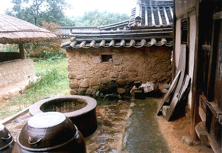 대문과안채사이의가립담
