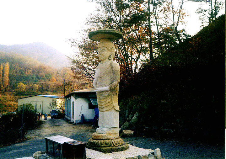 김천미륵암석조미륵불입상