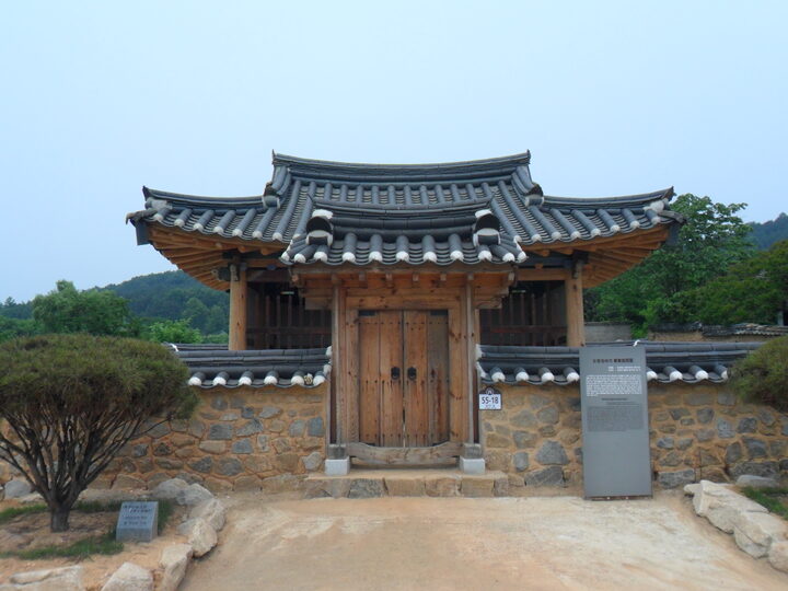 정려각 정면
