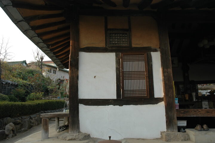 건넌방 전면