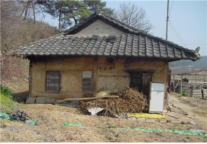 상주 석포리 까지구멍집(좌측면)