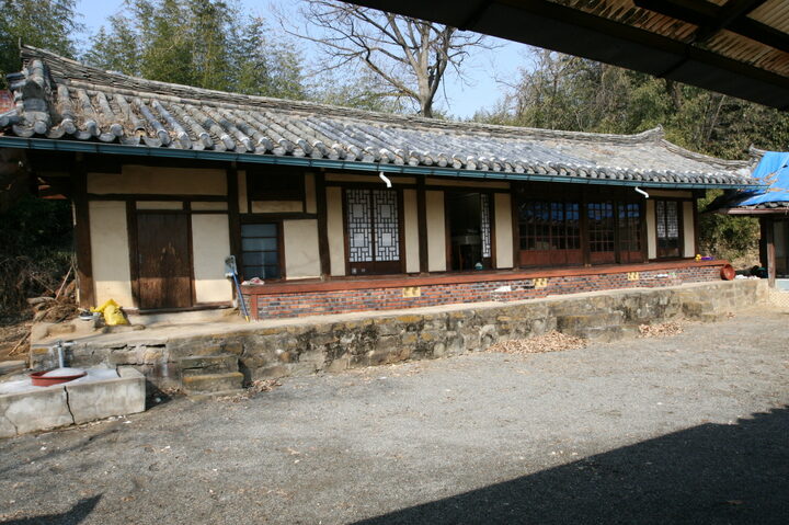 안채 정면