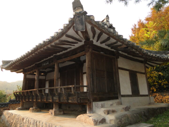 정면 및 우측면
