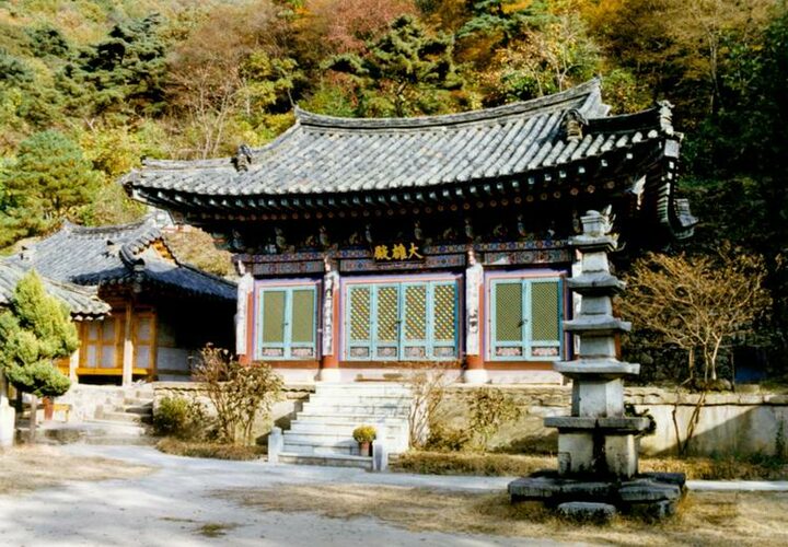 장춘사대웅전