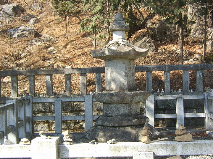 장유화상 사리탑 (근경)