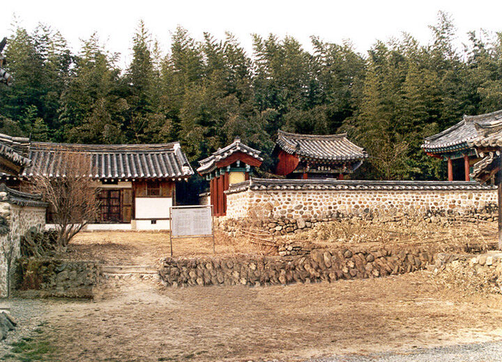 이택당물산영정각전경