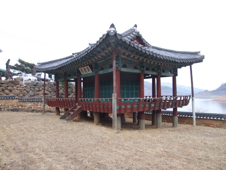 관암정(좌측)