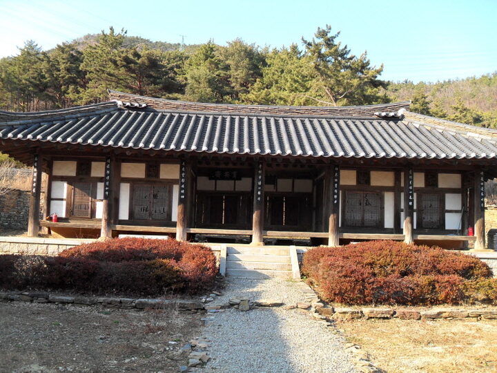 육영재