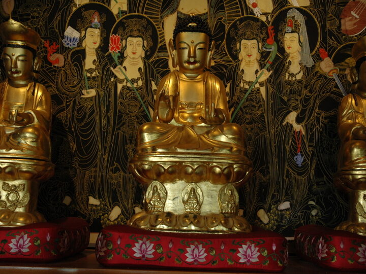 거제세진암목조여래삼존불좌상