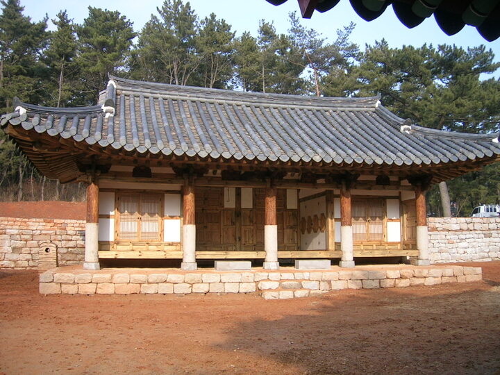 칠산재 강당 (근경)