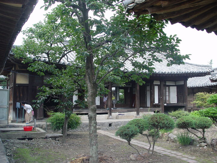 안채 전경