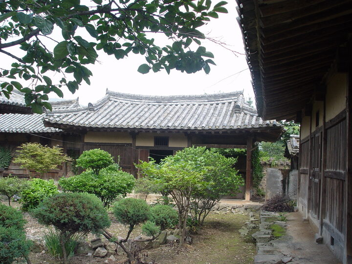 곡간채 전경