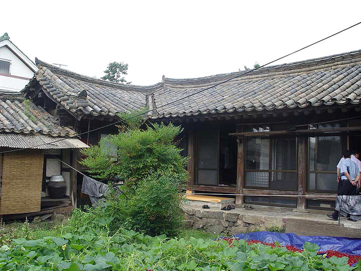 안채(좌)