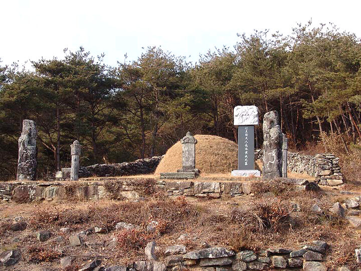산청사월리장수황씨묘비및문인석