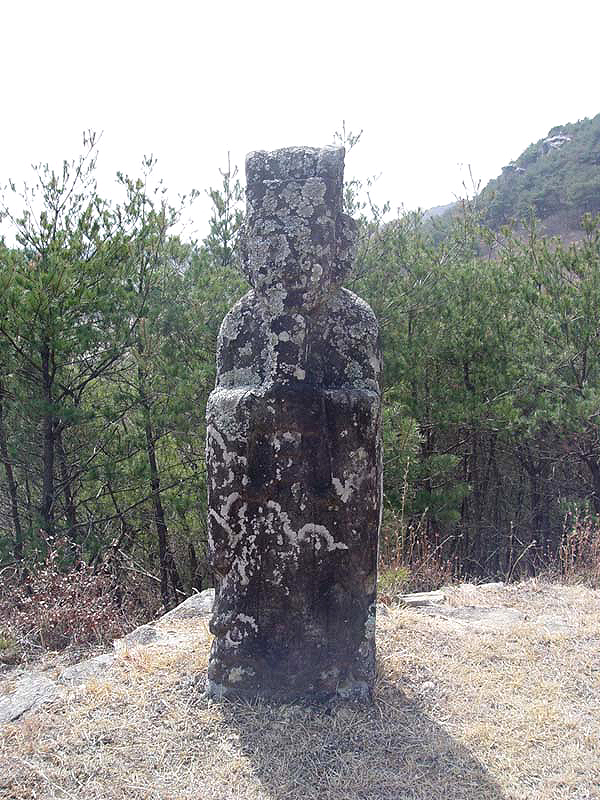 문인석(좌)