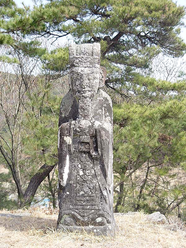 문인석(우)