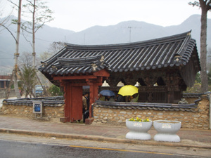 정려각 전경
