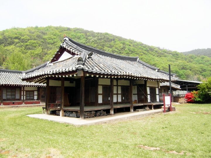 사랑채 좌측면