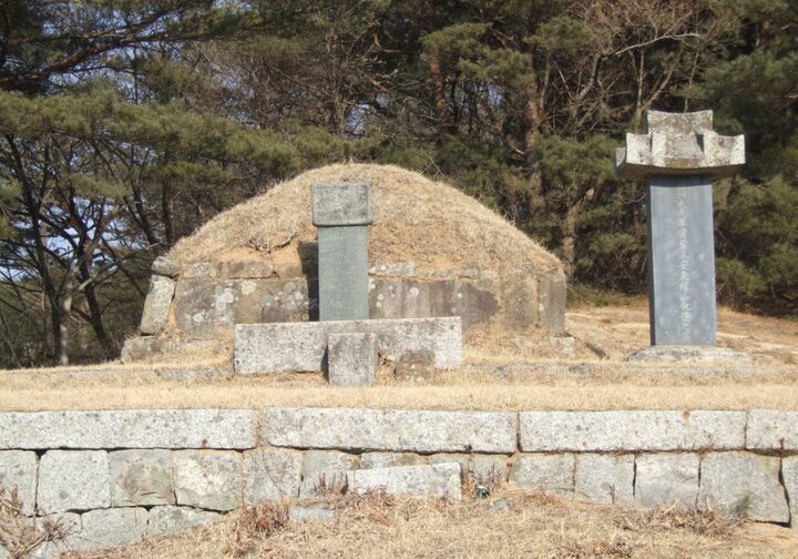 감정공 권집덕의 묘 근경