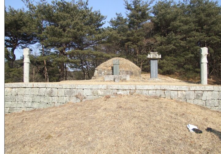 감정공 권집덕의 묘 원경