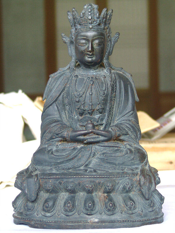 금봉사 보살좌상(정면)