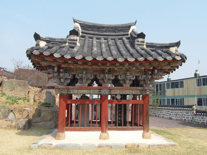비각 전경