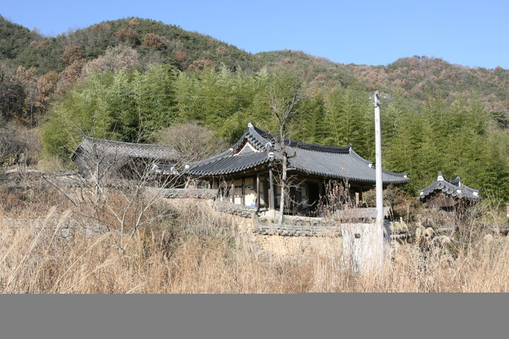 육우당 근경