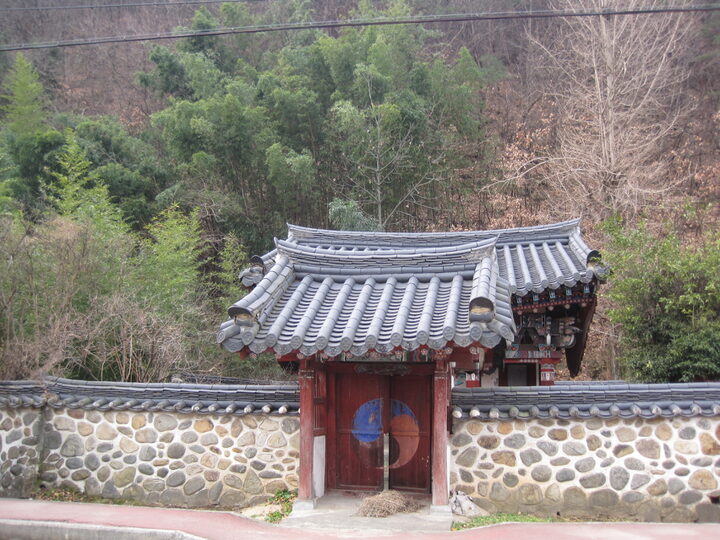 용담사당입구 원경