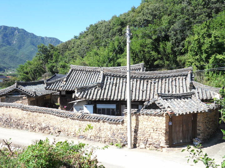 거창 사병리 밀양변씨고가 전경