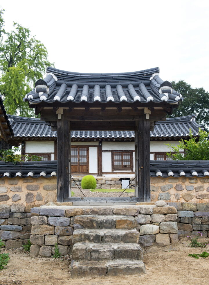 솟을 대문