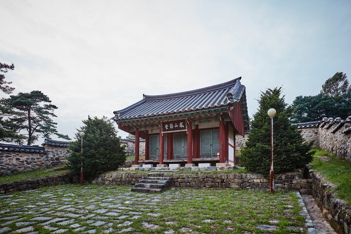 문화재자료_조치원 봉산영당_정측면2