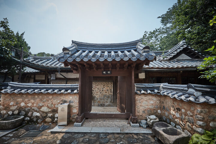 문화재자료오리이원익종택및관감당_종택 뒷문