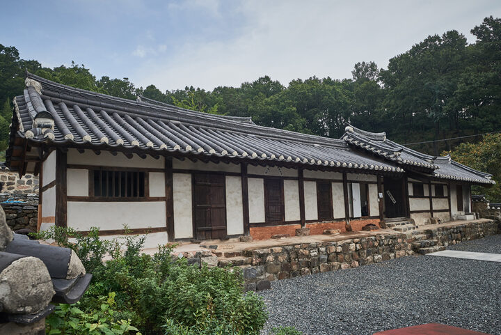 문화재자료 회덕향교전사청_좌측전경