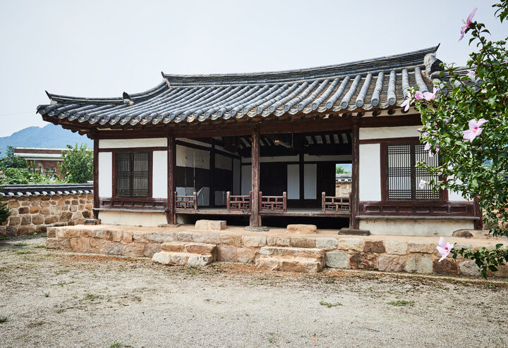 문화재자료_괴산 봉서재_정측면