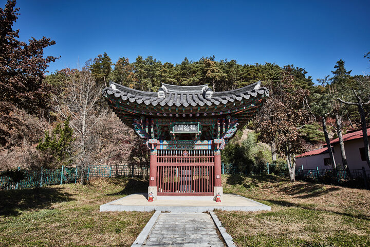 문화재자료_보은 김진묵송덕비및비각_정면