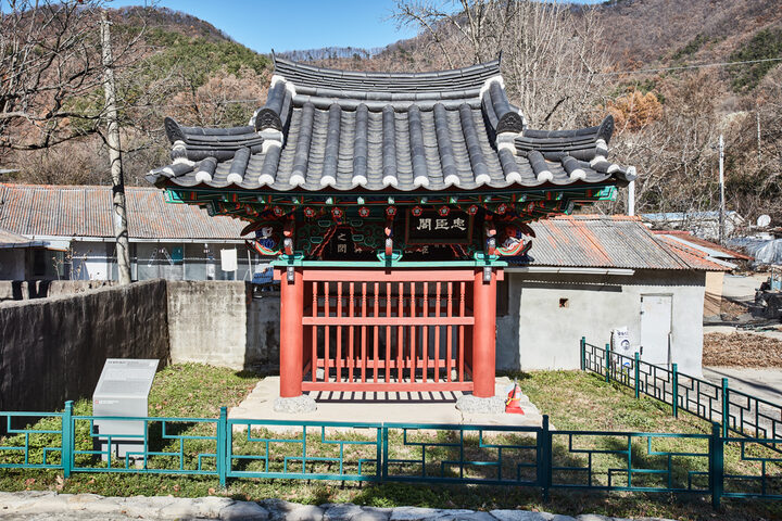 문화재자료_보은 윤여익충신각_정면