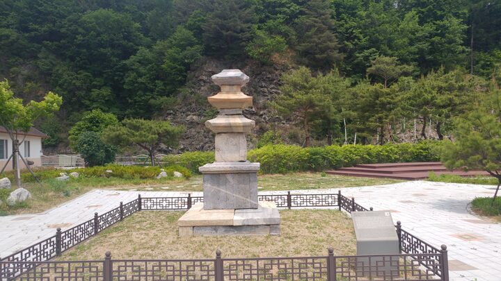 태백 본적사지 삼층석탑(복원)
