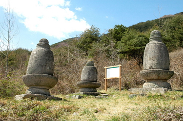 용천사부도군