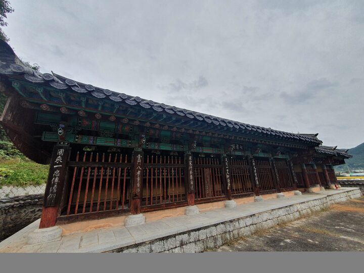 의령 탐진안씨 문중 정려각