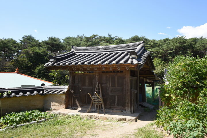곳간채 전경 (촬영년도 : 2015년)